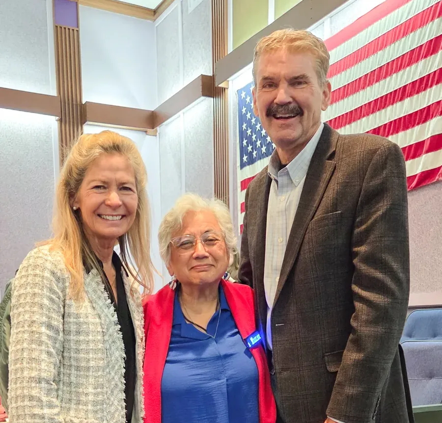 Senator Diane Linthicum, Anna Munson and Senator Dennis Linthicum standing together